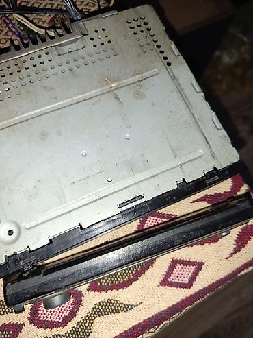 maqnitofon: Kenwood KDC-W4031 ancaq barter Xüsusiyyətlər: - Ön paneldə LCD ekran — 7