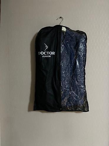 adidas jaket: Brend:DOCTOR JUNIOR
Yash:13
Istehsal:Turkey
Qiymet:50AzN — 2