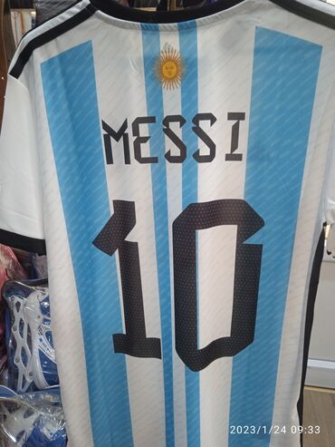 İdman formaları: Futbol ücün geyim- ;/komanda formaları./qiyməti 35 AZN.(metro — 4