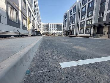 Паркинги: Парковочные места во дворе современного жилого комплекса. - Разметка — 1