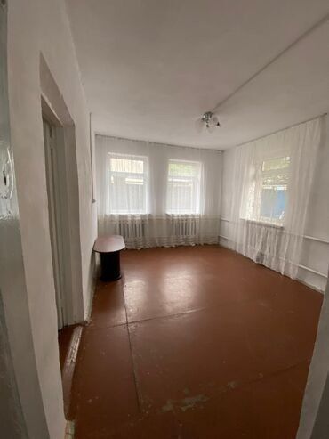 долгосрочная аренда дома: 70 м², 4 комнаты, Подвал, погреб, Забор, огорожен