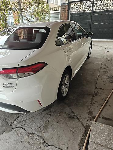 Toyota: Toyota Corolla: 2021 г., 1.8 л, Вариатор, Гибрид, Седан — 5