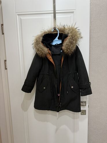 кожаный тренч: Детская зимняя парка с капюшоном и опушкой - Размер по ярлыку at lalafo.kg кожаный тренч: Детская зимняя парка с капюшоном и опушкой - Размер по ярлыку
