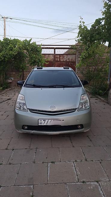 disk prius: Toyota Prius (2-ci nəsil) hibrid hetçbek Polnu Full maşındı. SAAT — 3