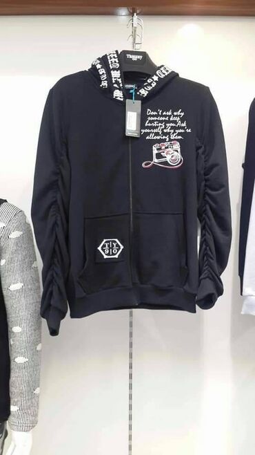 Futbolka və maykalar: Gundəlik geyimlər mağazası geniş asartmentli qadin,kişi uşaq — 23