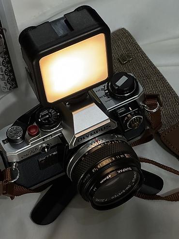 Fotokameralar: 1979-cu il Yaponiya istehsalı. Olympus OM 10 35 mm film ilə işləyən — 10