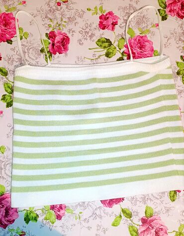 Köynək və bluzalar: S ölçü.Cox az geyinilib.demek olar tezedir.on manata qədər mal — 13