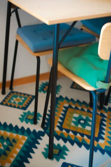 Stolovi: Cena seta: 9.995 RSD (moguća kupovina i odvojeno) Topao, skandinavski — 3