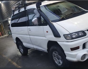 накладка багажника: Mitsubishi Delica: 2003 г., 2.9 л, Газ