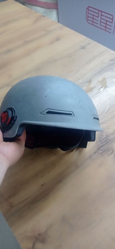 Велоаксессуары: Продам шлем буу