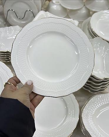 Наборы посуды: Белоснежный столовый сервиз из тонкого фарфора с рельефным узором и — 1