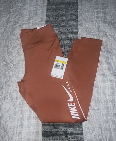 pantalone i patike: NIKE helanke vel.S NOVO