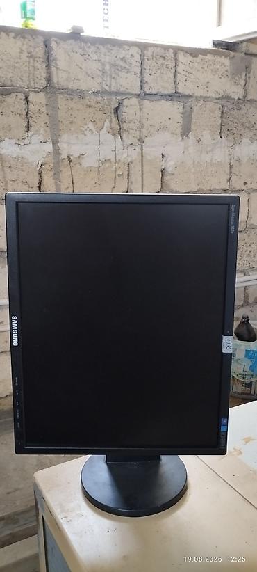 mi 17 pro: Monitorlar ölçüləri 15, 17, 19, 20, 22 inc say var əgər power və vga — 8