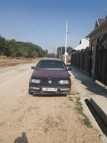 арзан машина керек: Volkswagen Vento: 1994 г., 1.8 л, Механика, Бензин