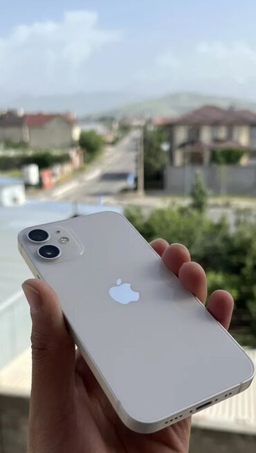 Apple iPhone: IPhone 12 mini, Б/у, 64 ГБ, Белый, Наушники, Зарядное устройство, Защитное стекло, 70 %