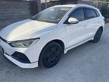 baw 212: BYD E2: 2023 г., Автомат, Электромобиль, Хэтчбэк — 2