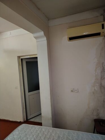 Uzunmüddətli kirayə mənzillər: Memar ecemi metrosuna yaxin 5/5 mertebesi de 2 otaqli ev 400 — 8