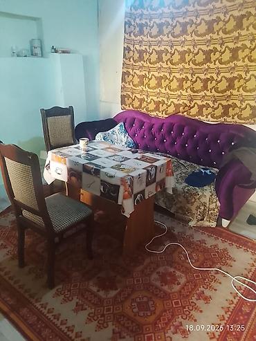 şeki: Kirayə verilir: 2 otaqlı sadə mənzil (mebellə) - Otaqlar: qonaq otağı — 1