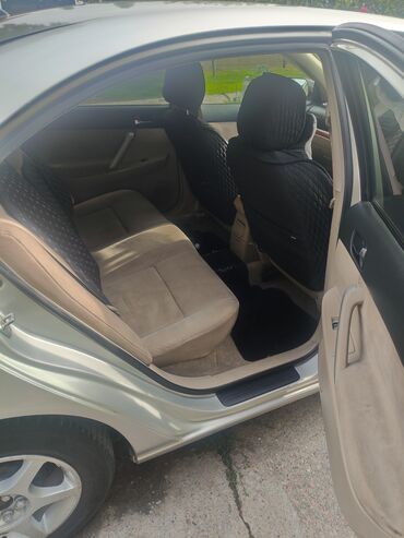 Другие автомобили: Серебристый седан Toyota Premio. Автомобиль оснащен четырьмя дверями — 18