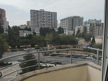 samaxida ev kirayə: Yasamal, 3 otaqlı, Yeni tikili, m. İnşaatçılar, 150 kv. m — 1