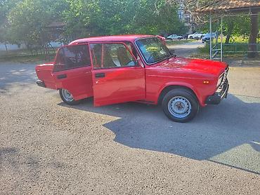 dodge dart: VAZ 2107 sedan – qırmızı rəngdə, klassik kuzov dizaynı ilə — 3