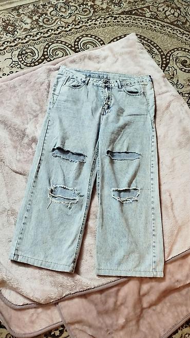 Məhsul: İşıq açıq mavi rəngdə cırıq detallı jeans şalvar - Model