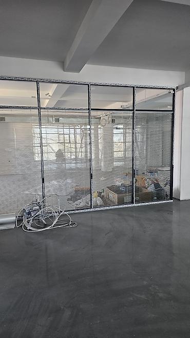 Другие окна на заказ: Стеновые перегородки . стекло каленное с двух сторон, а внутри — 4