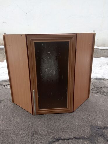 навесной шкаф: Продаётся угловой, навесной шкафчик с матовым, узорчатым стеклом на