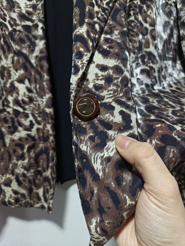 Dəstlər, kostyumlar: İkili 20 AZN pencək mayka 
44,46 razmer — 2