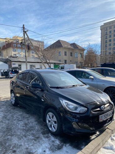 машина семейная: Hyundai Solaris: 2012 г., 1.6 л, Автомат, Бензин, Седан