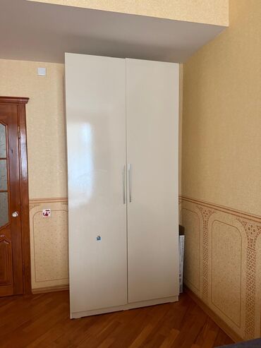 Ev və bağ: Oğlan və qız üçün, Düz dolab