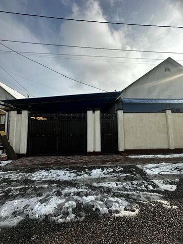 дом кыргызстан: 135 м², 4 комнаты, Свежий ремонт Кухонная мебель