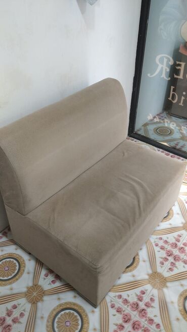 Divanlar: Divan, İşlənmiş, Açılmayan, Bazasız, Parça, Çatdırılma yoxdur