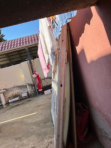 plastic qapi: PVC pəncərə və qapı blokları – bir neçə ədəd dəst Xüsusiyyətlər: - Ağ — 4