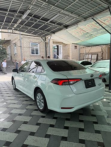 lada 9: Toyota Corolla: 2022 г., 1.8 л, Гибрид, Седан — 6