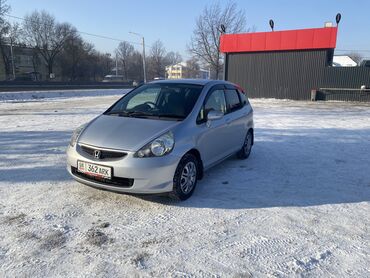 Honda: Honda Fit: 2005 г., 1.3 л, Вариатор, Бензин, Седан