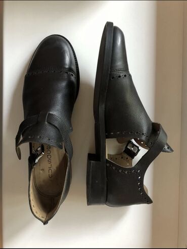 женская бу обувь 38 размера: Туфли 38.5, цвет - Черный