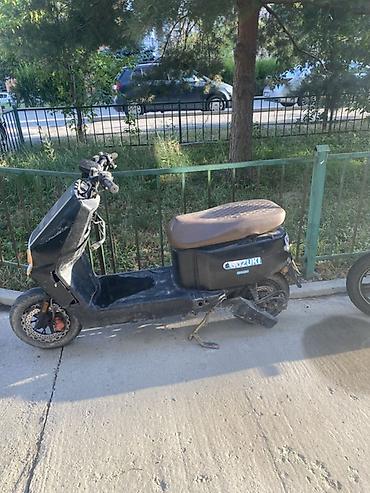аккуму: Скутер Suzuki (модель не указана), городской класс, черный цвет Был — 3