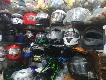 Moto dəbilqələr: 1 ci şəkildəki Moto kaska 29-azn 2 ci və 3cü şəkildəki Moto kaskalar — 14