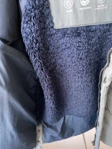 Верхняя одежда: Продаю зимнюю курточку на мальчика оочень теплая, размер указан на — 7