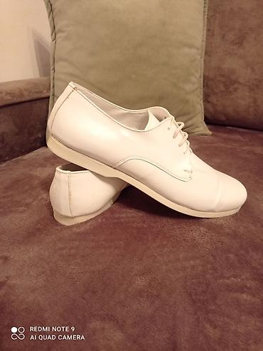 iş batinka: Ağ rəngli bağlamaqlı klassik ayaqqabı - Stil: Minimalist, düz — 2