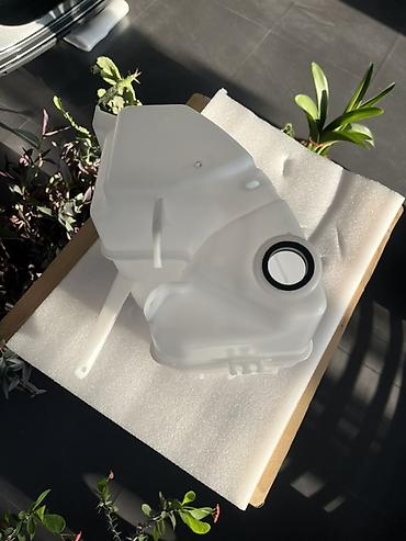 Ehtiyat hissələri: Avtomobil üçün şüşəyuyan maye qabı (washer tank) təqdim olunur — 4