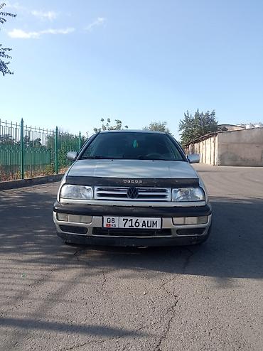 Volkswagen Vento: 1993 г., 1.8 л, Механика, Бензин, Седан