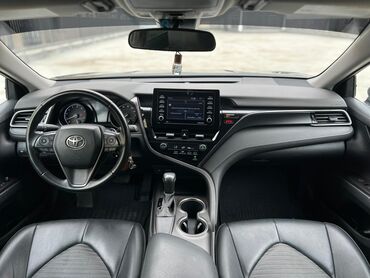 самая деловая машина: Toyota Camry: 2021 г., 2.5 л, Типтроник, Бензин, Седан