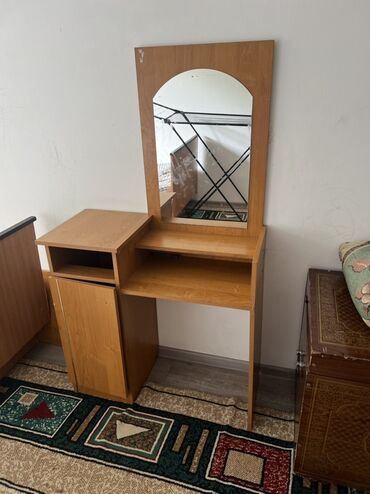 4 микрайон: Туалетный столик, С зеркалом, цвет - Коричневый