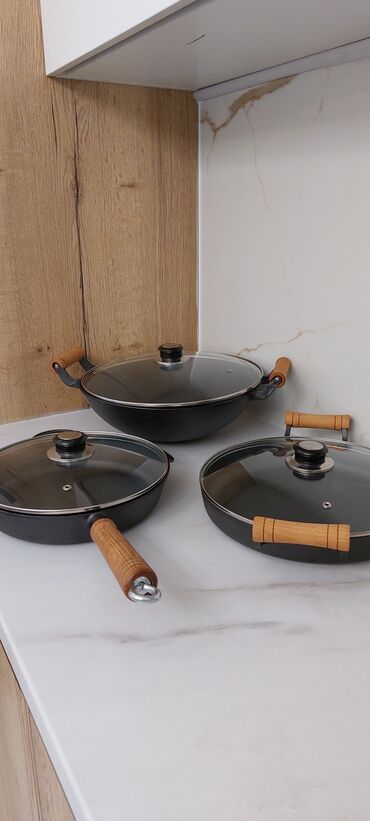 wok сковорода: Продаю чугунные сковородки с двумя ручками 30смс одним держателем