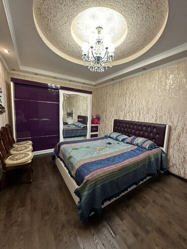 камод кузгу: Уктоочу бөлмө гарнитуру, Эки кишилик керебет, түсү - Кызгылт көк