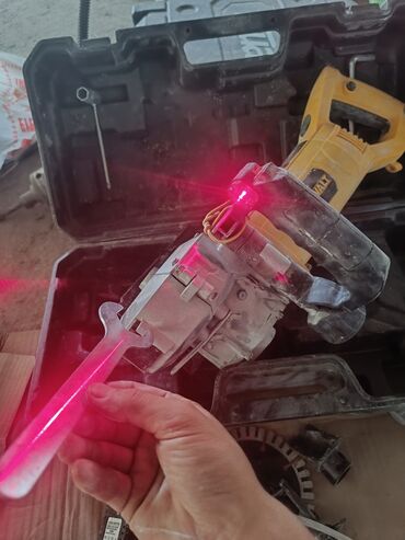 фрезы червячные: Штроборез DeWALT в кейсе Описание: - Сетевой штроборез (болгарка с
