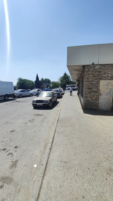 Uzunmüddətli kirayə mənzillər: Komsamol dairesinde. piyada keçidin yanında. 24 saat oba marketin — 2