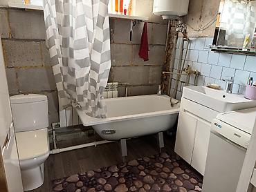 тез арада: Продаю 3-х комнатный дом барачного типа в совхозе Фрунзе. Требуется — 9